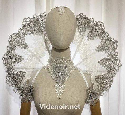 Recycled Dress, Festival Outfits Rave, Mardi Gras Costumes, Queen Costume, Carnival Costumes, Historical Dresses, Costume Outfits, Fantasy Fashion, Historical Fashion