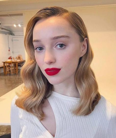 Medium Length Bridal Hair, Five Minute Hairstyles, Wedding Hairstyles And Makeup, Famous Actresses, Phoebe Dynevor, Professional Hairstylist, Texturizer On Natural Hair, Female Celebrities, Hair Wedding