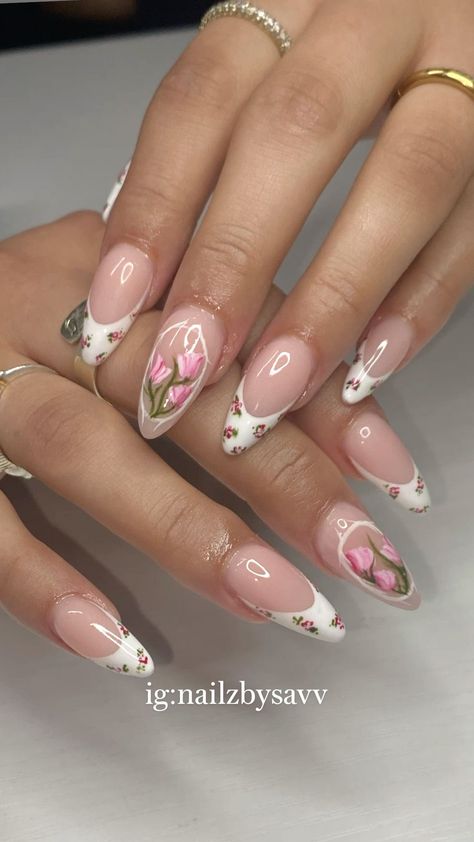 Trendy Almond Nails, Paznokcie Hello Kitty, Kutek Disney, Nails Sparkle, 2024 Nails, Gold Nail Designs, Nail Looks, Nail Color Trends, Cute Spring Nails