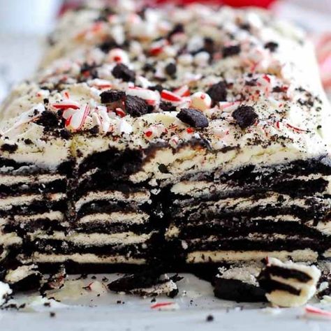 Ok Friends. If you're looking for an easy dessert that's also incredibly delicious, AND a showstopper, look no further. This Chocolate Peppermint Icebox Cake is seriously good, and could not be simpler to make. No baking involved, only 5 ingredients - you're going to want this one in your lineup. Get the recipe on the blog by searching "Chocolate And Peppermint Icebox Cake", or copy and paste the link here: Peppermint Whipped Cream, Chocolate Wafer, Chocolate Wafer Cookies, Carrot Cupcake, Peppermint Chocolate, Chocolate Cake Recipe Easy, Icebox Cake, Chocolate Wafers, Holiday Dessert