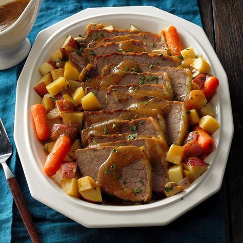 Slow Cooker Sauerbraten Recipe -My family is of German Lutheran descent, and although we enjoy this traditional beef roast, I never liked the amount of time and fuss it takes to make it. This recipe is so good and oh-so-easy. It's great served with dumplings, spaetzle, veggies or a salad. —Norma English, Baden, Pennsylvania Roast Dinner Recipes, Roast Beef Dinner, Beef Roast, Comfort Food Recipes Dinners, Fall Dinner Recipes, Pot Roast Recipes, Roast Dinner, Fall Dinner, Beef Recipes For Dinner