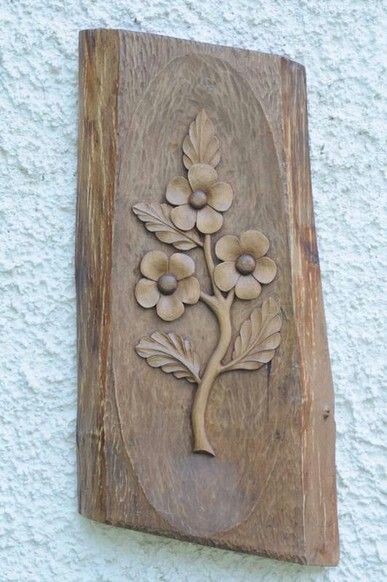 Talla motivo madera Wood Carving Art Sculpture, Simple Wood Carving, Dremel Wood Carving, Chip Carving, Wood Carving Designs, Wood Carver, Flower Carving, Wood Carving Patterns, Relief Sculpture