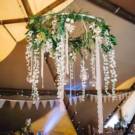 Hula Hoop Chandelier, Diy Hula Hoop, Affordable Wedding Decorations, Hanging Wedding Decorations, Wedding Hoop, Wedding Chandelier, Flower Chandelier, Hoop Projects, Hula Hoops