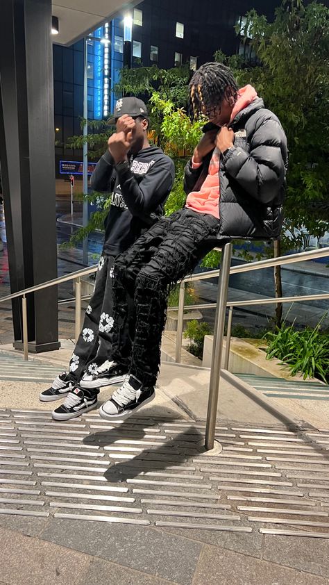 Mihara Outfit, Nuptse Jacket, North Face Nuptse, Black North Face, Dope Outfits, Distressed Black Jeans, Jeans Black, Outfit Inspirationen, North Face