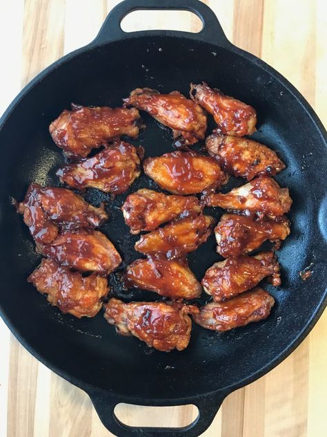 Fry Chicken Wings, How To Fry Chicken, Oven Dinners, Camp Cooking Recipes, Oven Chicken Wings, Camp Oven, Cast Iron Chicken, Cooking Chicken Wings, Smoked Chicken Wings