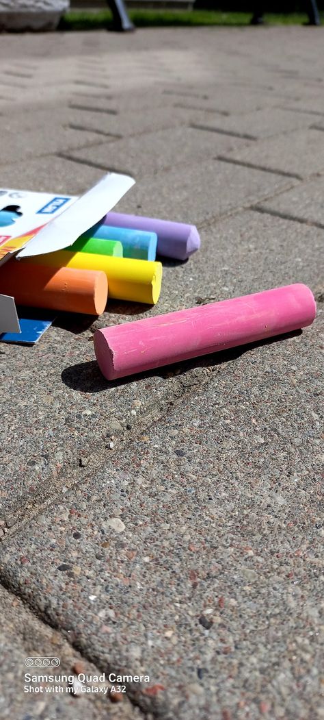 #chalk #crayons #aesthetic #cute #sidewalk Hopscotch Aesthetic, Crayons Aesthetic, Chalk Aesthetic, Aesthetic Cute, Crayon, Chalk, Books, Quick Saves