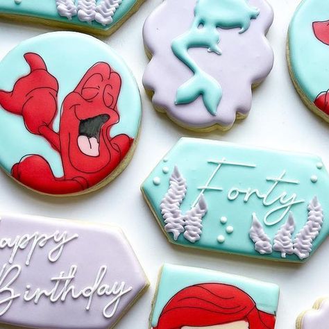 Danielle Gherardini on Instagram: "I posted this set on my story a few weeks ago as I was working on them. This was the final set! 😍 • • • • #cookiedecorating #cookielove #talentedcookiers #sugarcookies #icingcookies #customcookies #designercookies #buttercookies #royalicing #cookiesofinstagram #royalicingart #sugarcookieart #cookieartist #edibleart #cookie #cookieart #decoratedcookies #decoratedsugarcookies #bakersofinstagram #royalicingcookies #instacookies #sugarcookiesofinstagram #merma Little Mermaid Cookies Decorated, Little Mermaid Cookies, Sea Cookies, Mermaid Cookies, Cookies Decorated, Cookie Art, Icing Cookies, Royal Icing Cookies, Birthday Cookies