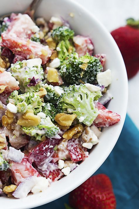 Fresh strawberry and broccoli salad with crunchy walnuts, feta cheese, red onions, and a sweet and tangy dressing! | Creme de la Crumb Best Broccoli Salad Recipe, Broccoli Salad Recipe, Summer Stuff, Potluck Dishes, Eat Salad, Num Num, Summer Salad Recipes, Broccoli Salad, Summer Salad