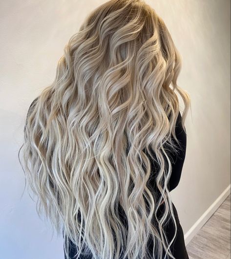 Extensions Blonde Hair, 24 Inch Hair Extensions, 22 Inch Hair Extensions, Cool Blonde Hair Colour, Baylage Hair, Blonde Hair Goals, Balayage Long Hair, Bright Blonde Hair, Summer Blonde Hair