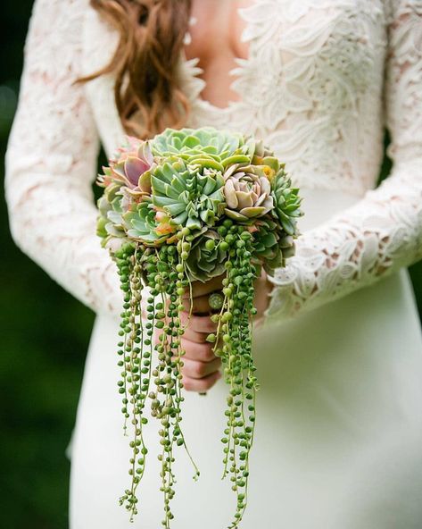 Bouquet Succulent, Succulent Wedding Centerpieces, Succulent Bouquet Wedding, String Of Pearls Plant, Purple Succulents, Succulent Bouquet, Moon Wedding, Unique Bouquet, Dream Man