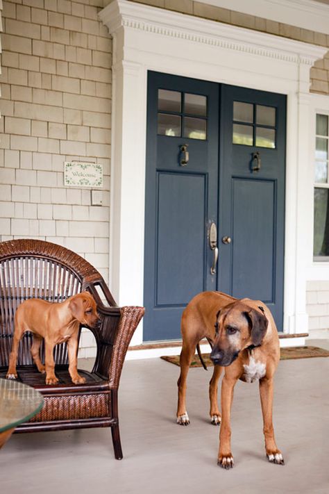 30 Front Door Colors with tips for choosing the right one Navy Front Door, Victorian Front Doors, Exterior Door Colors, Traditional Front Doors, Blue Front Door, Front Door Makeover, Front Door Paint Colors, Door Colors, Black Front Doors