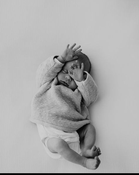 Mother Baby Photography, Foto Newborn, Newborn Photography Boy, Baby Pictures Newborn, Newborn Family Photos, Newborn Baby Photoshoot, Diy Bebe, Newborn Baby Photos, Foto Baby