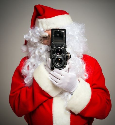 Santa claus using a vintage camera Premi... | Premium Photo #Freepik #photo #christmas #vintage #winter #people Winter People, Santa Claus Photos, Christmas Poster, Photo Christmas, Vintage Winter, Christmas Vintage, Vintage Camera, Premium Photo, Santa Claus