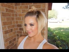 Half Up Top Knot for Short Hair - YouTube Top Knot For Short Hair, Half Up Top Knot, Hair Short Styles, Short Hair Top Knot, Kort Bob, Short Hair Back, Pulled Back Hairstyles, Gym Hairstyles, Effortless Hairstyles