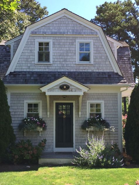 Small Dutch Colonial Homes, Nantucket Garage, Dutch Colonial Exterior, Trent Lane, Gambrel House, Brindleton Bay, Dutch Colonial Homes, Gambrel Style, Side Entrance