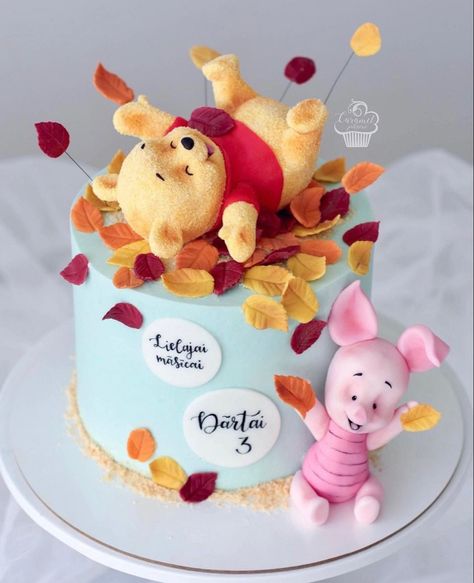 Baby Pooh Bear, Pooh Bear And Piglet, Piglet Disney, Pooh Cake, Disney Cake, Winnie The Pooh Cake, Pooh Birthday, Winnie The Pooh Birthday, Creative Birthday Cakes