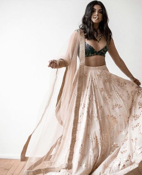 White And Gold Lehenga, Long Skirt And Crop Top, Gold Lehenga, Skirt And Crop Top, Diwali Outfits, Indian Outfits Lehenga, Nikkah Dress, Traditional Indian Dress, Indian Look