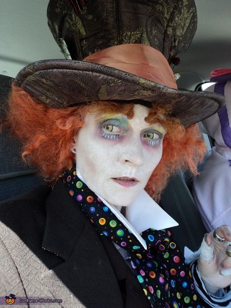 Mad Hatter - Homemade costumes for men Mad Hatter Costume Female, Mad Hatter Diy Costume, Mad Hatter Makeup, Johnny Depp Mad Hatter, Mad Hatter Cosplay, Hatter Costume, Mad Hatter Costume, Alice In Wonderland Costume, Costume Works