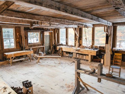 Woodworking Aesthetic, Woodwork Shop, Furniture Makeover Inspiration, Workshop Layout, Ancient Armor, Tool Bench, Backyard Studio, Art Retreats, Workshop Design