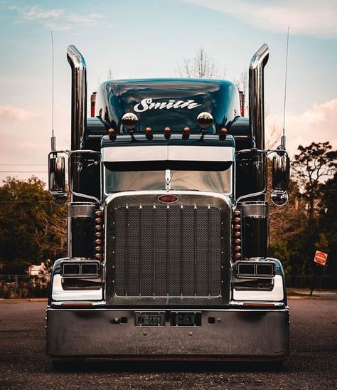 Custom Peterbilt, Truck Tattoo, Trucker Quotes, Rodney Smith, Peterbilt 359, Customised Trucks, Big Tractors, Peterbilt 389, Custom Big Rigs