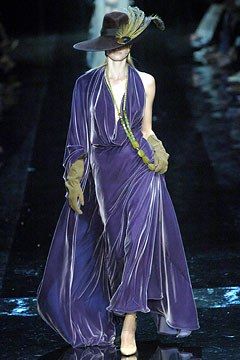 Jean Paul Gaultier Fall 2004 Couture Fashion Show - Alyssa Sutherland Jean Paul Gaultier Haute Couture, Hussein Chalayan, Paul Gaultier Spring, Velvet Jeans, Full Length Gowns, Shooting Photo, Velvet Fashion, Paul Gaultier, Couture Collection