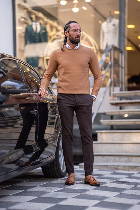 Elevate your everyday style with our Slim Fit Camel Crewneck, the epitome of effortless sophistication. It's time to upgrade your wardrobe essentials. Find yours now! Priced at USD 129 with free shipping. Explore more at Hollomen.com #HolloMen #SlimFitCrewneck #EffortlessStyle #CamelCrewneck #MomentsOfDistinction Streetwear Fashion Men Fall, Autumn Men Outfit, Men Sweater Outfit, Male Teacher Outfits, Camel Shirt, Mens Business Casual Outfits, Round Neck Sweater, Mens Fashion Fall, Versatile Outfits