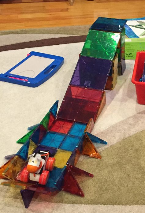 Ramps Preschool, Magna Tile Ramp, Magnatiles Ramp, Magnatiles Ideas For Kids, Magnatile Ideas, Magnatiles Ideas, Picasso Tiles, Magnet Tiles, Magnetic Building Tiles