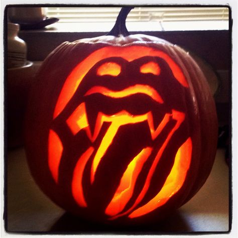 Rolling Stones pumpkin❤️ Rolling Stones Poster, Beer Cap Art, Fall Goodies, Rolling Stones Logo, Stone Artwork, Rolling Stones Band, Pumkin Carving, Pumpkin Carvings, Pumpkin Art