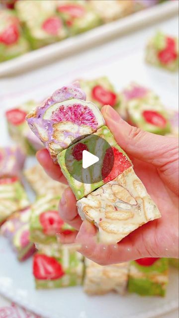 Snowflake Crisps Recipe, Snowflake Crisp Recipe, Snowflake Crisp, Snowflake Recipes, Melting Marshmallows, Crisps Recipe, Crisp Recipes, Strawberry Matcha, Zucchini Fries