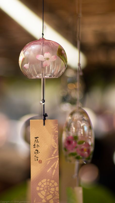 https://flic.kr/p/o7u1UX | Fuurin-ichi: Sakura wind chime | Wind chime market "Fuurin-ichi" is held every year only for one week. Many kind of wind chime is placed. Wind Chime Japanese, Chinese Wind Chimes, Beautiful Wind Chimes, Japan Wind Chimes, Furin Wind Chimes, Japanese Culture Traditional, Japanese Seasons, Japanese Decor Ideas, Japanese Guide