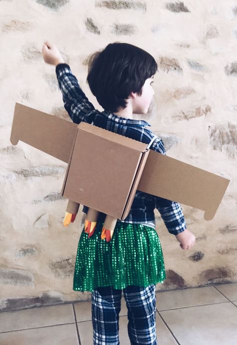 Hipster Halloween Costume, Cardboard Box Costume, Cardboard Boxes Kids, Recycled Costumes, Space Helmet, Jet Pack, Robot Costumes, Box Costumes, Paper Bird