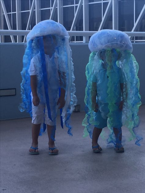 Fish Halloween Costume, Jellyfish Halloween Costume, Jellyfish Halloween, Fish Costume, Jelly Fish, Costume Diy, Jellyfish, Halloween Costume, Light Up