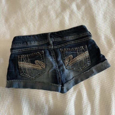 Y2K shorts  Size: small 5 Mudd shorts  #y2k... - Depop Mini Shorts Y2k Outfit, Short Clothes, Shorts Y2k, Vintage Denim Shorts, Y2k Shorts, Summer 2025, Y2k Depop, Mini Short, Mini Shorts