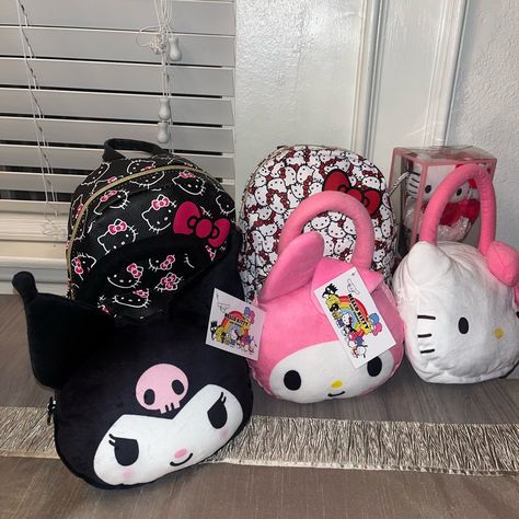 New Sanrio Handbag Kuromi Purse, Sanrio Bags, Sanrio Bag, Halloween Baskets, Kitty Stuff, Quince Dress, Plush Backpack, Puff And Pass, Bracelet Ideas