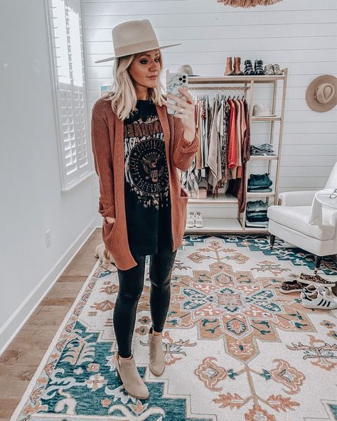 Boho Casual Work Outfit, Winter In Arizona Outfits, November Fashion 2023, What To Wear In Arizona Fall, Bohohemian Style Outfits, Arizona Winter Outfit, Salon Outfits, Western Boho Outfits, Birthday Attire