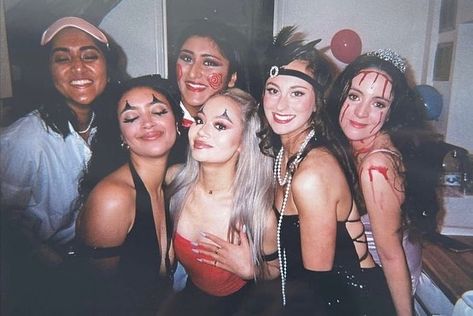 Halloween College Aesthetic, Halloween Party With Friends Aesthetic, Sorority Halloween, Halloween Party Pictures Friends, Dark Halloween, College Halloween 2024, Halloween Aesthetic Party Friends, Halloween Party College, Halloween Photoshoot Women Group