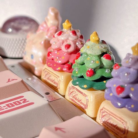 Keycaps – NINI_LOVELY ACC. Key Caps Diy, Diy Keycaps, Clay Keycaps, Keyboard Keycaps, Air Clay, Clay Inspo, Hand Painted Beads, Key Cap, Handmade Christmas Tree