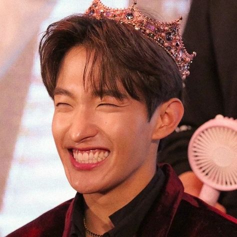 Dk King Arthur, Lee Dokyeom, Dk Seventeen, Seventeen Dk, Pledis Seventeen, Lee Seokmin, Wedding Hairstyle, King Arthur, Post Ideas