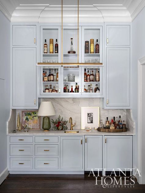 Deck the halls , wet bar, brass lighting, blue cabinets Source: Atlanta Homes & Lifestyle Architect Ross Piper Builder Stuart Grubb Interior Designer Sande Beck Photographer Rustic White Photography Architecture Kitchen, Blue Room Decor, Breakfast Rooms, Southern Architecture, Butlers Pantry, Blue Cabinets, Wine Cellars, Blue Room, Atlanta Homes