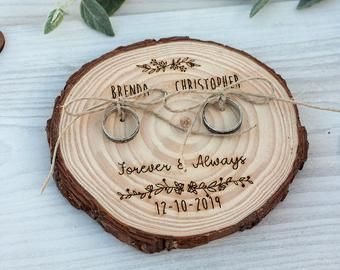 Wood Slices Wedding, Ring Bearer Pillow Alternative, Ring Pillow Alternatives, Rustic Wedding Ring, Wedding Ring Holder, Log Slice, Rustic Wedding Rings, Wedding Themes Fall, Ring Pillow Wedding