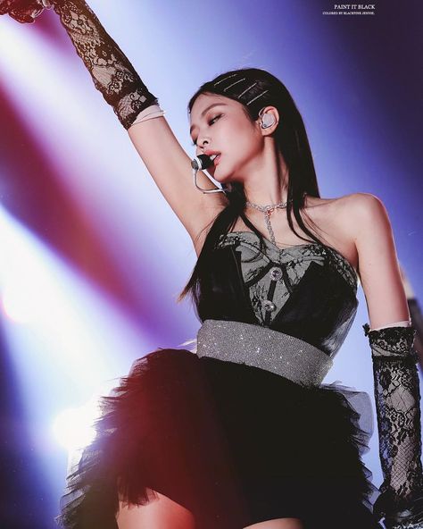 "JENNIE - SBS GAYO DAEJUN #BLACKPINK #JENNIE #SOLO #JENNIEKIM #YG #BLINK #JISOO #LISA #ROSE…" Jennie Solo, Jennie Kim Blackpink, Jennie Lisa, Fan Fiction, Kim Jisoo, Blackpink Photos, Black Pink Kpop, Blackpink Fashion, Kpop Outfits