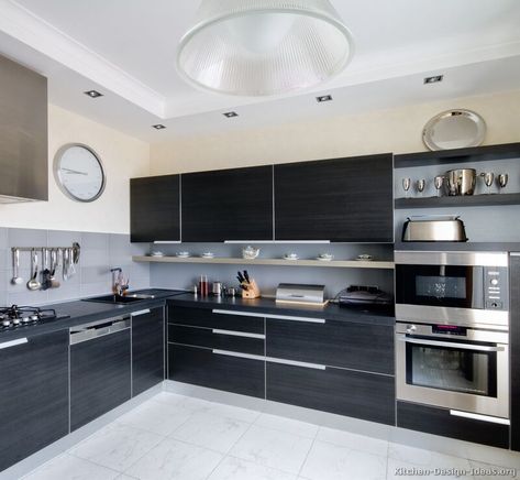 #Kitchen Idea of the Day: Modern Black Kitchens. Modern Konyhatervezés, Design Interior Modern, Modern Black Kitchen, Modern Kitchen Design Grey, Herringbone Backsplash, Black Kitchen Cabinets, Kitchen Design Modern White, Modern Kitchen Cabinets, Kitchen Room Design