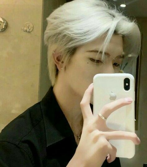 White Hair Boy, Guys With White Hair, White Hair Men, Boy With White Hair, Bleached Hair Men, White Hair Color, Hair Boy, Hair Reference