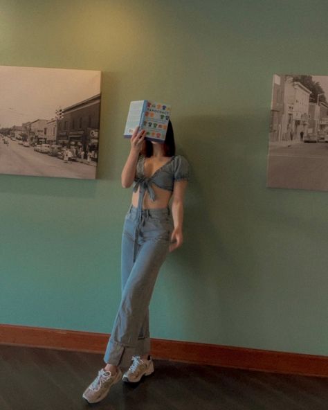 denim on denim reading a book pose in front of blue wall Reading A Book Pose, Book Pose, Boba Aesthetic, Denim On Denim, Sitting Poses, Standing Poses, Reading A Book, Wall Backdrops, How To Pose