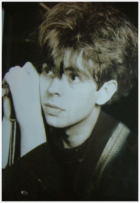 Ian McCulloch - wowee what a beauty. Robert Smith, Discover Yourself, Express Yourself, A Place, Tumblr, White