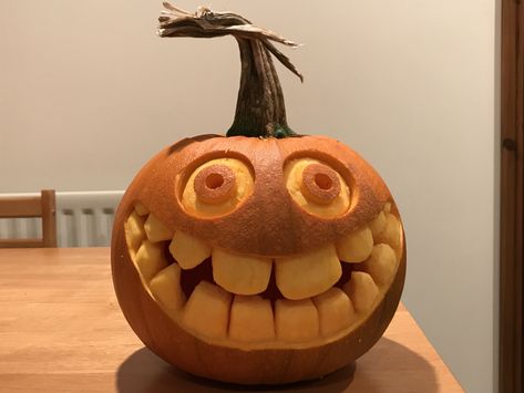 Pumpking Carving Funny, Pumpkin Carving Ideas Faces, Tiny Pumpkin Carving, Halloween Carving Ideas, Cool Pumpkin Carving Ideas, Pumpkin Carving Pictures, Halloween Pumpkins Carvings Designs, Pumpkin Sculpting, Halloween Carving