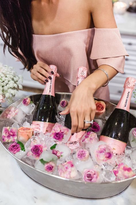 Wedding Shower Brunch Decorations, Wedding Shower Brunch, Classy Bachelorette Party, Brunch Decor, Bridal Shower Inspo, Champagne Brunch, Bridal Bachelorette Party, Wedding Dessert, Birthday Brunch