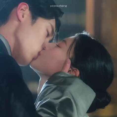 They kissed guys.. #kdrama (not my edit) Gift Kiss Drama Korea, Kdrama Deep Kiss, Kdrama Kiss Sence, Long Kiss Kdrama, Kdrama Kiss Wallpaper, Hard Kiss Kdrama, Kdrama French Kiss, Lighter And Princess Drama Kiss, Best Kisses Kdrama