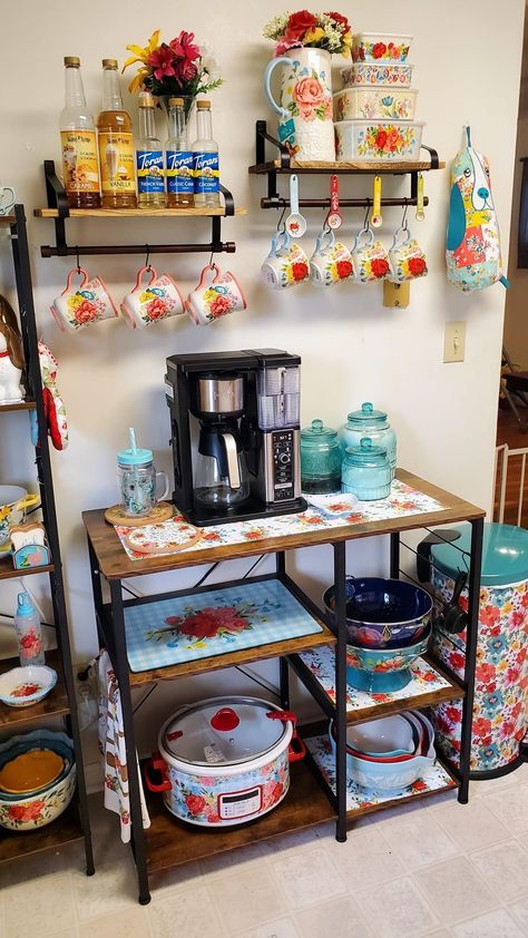 Pioneer Woman Kitchen Ideas, Pioneer Woman Kitchenware, Pioneer Kitchen, Pioneer Woman Kitchen Design, Pioneer Woman Kitchen Decor, Pioneer Woman Kitchen, Kitchen Organisation, Coffee Bar Home, Casa Vintage