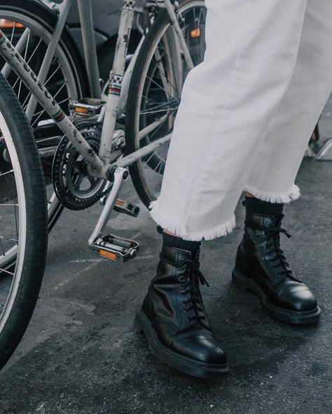 Monochrome from the ground up. Shop the Mono 1460 via the link in bio. Doc Fits, Doc Martens Outfit Fall, Dr Martens Men, Doc Martens 1460, Dr Martens 1460 Pascal, Doc Martens Outfit, Doc Martens Boots, Dr Martens Black, Outfits Winter